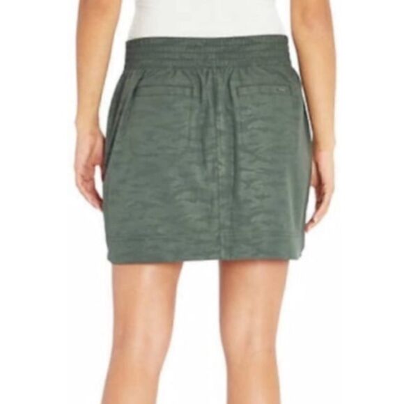 Orvis Green Camo Embossed Print Active Performance Skort Womens Small - Picture 9 of 9